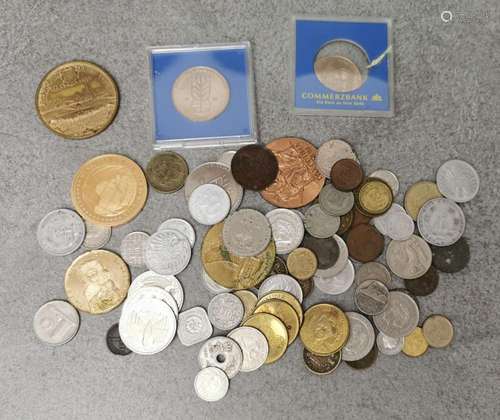 LARGE ASSORTMENT OF COINS AND MEDALS