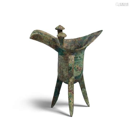 AN ARCHAIC BRONZE RITUAL WINE VESSEL, JUE Shang dynasty