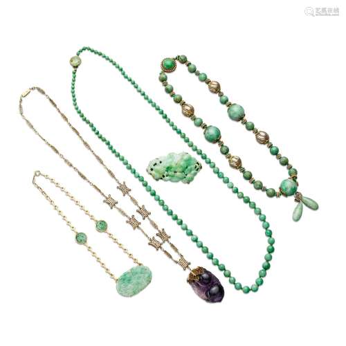 A GROUP OF FOUR NECKLACES AND ONE JADEITE BROOCH  (5)