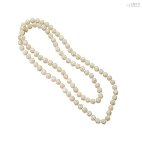A BEADED WHITE JADE NECKLACE 20th century