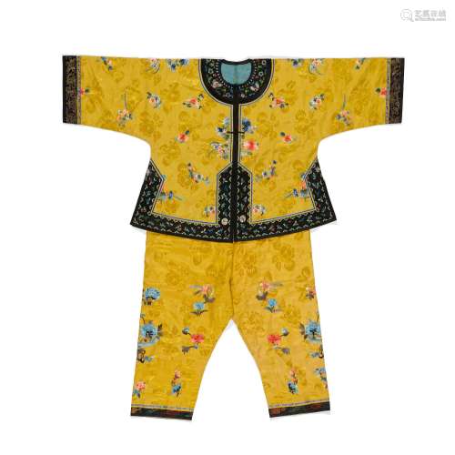 A LADY'S YELLOW-GROUND EMBROIDERED SILK ENSEMBLE Late Qing D...