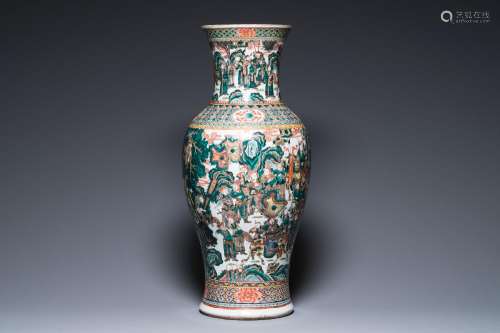 A large Chinese famille verte vase with a war scene, 19th C.