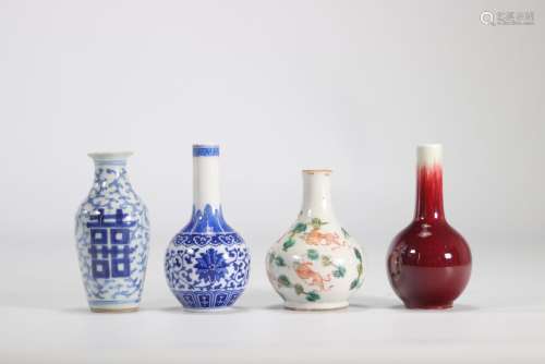 (4) Lot de vases en porcelaine de chine en blanc, bleu et sa...