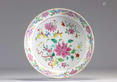 Grand plat en porcelaine de chine de la Famille Rose du XVII...