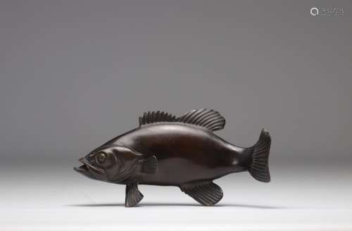 Bronze en forme d\'un poisson provenant du Japon d\'époque M...