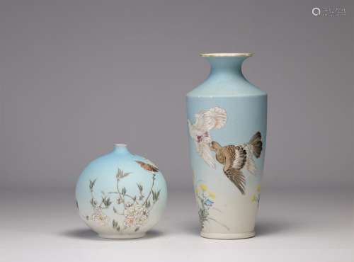 (2) Vases en porcelaine provenant du Japon à décor d\'oiseau...