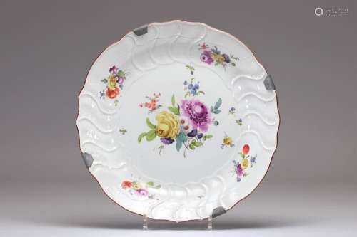 Plat en porcelaine Meissen à décor de fleurs du XVIIIe siècl...