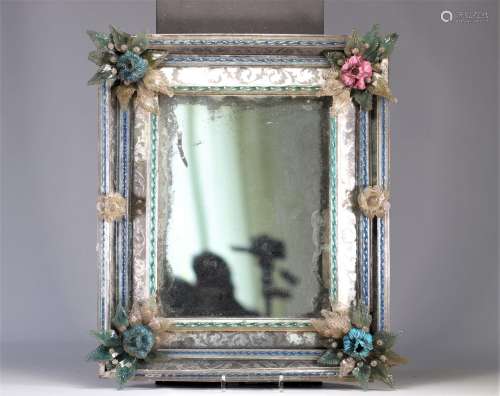 Rare miroir Italien à décor de feuilles et fleurettes du XVI...