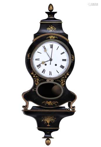 Cartel horloge en bois peint de motifs floraux du XVIIIe siè...