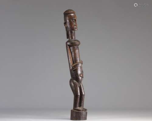 Statue Sénoufo provenant de la Côte d\'Ivoire Poids: 2.04 kg...
