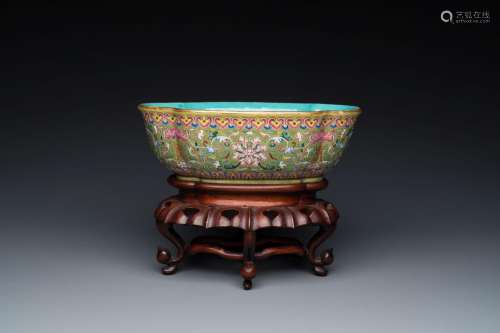 A Chinese famille rose olive-green-ground bowl, Daoguang mar...