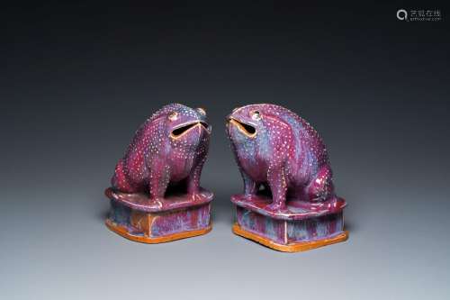 A pair of Chinese flambé-glazed toads, 19th C.