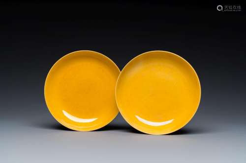 A pair of Chinese monochrome yellow-glazed plates, Tongzhi m...