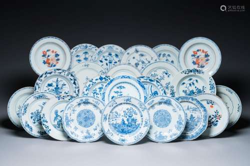 23 Chinese blue, white and Imari-style plates, Kangxi/Qianlo...