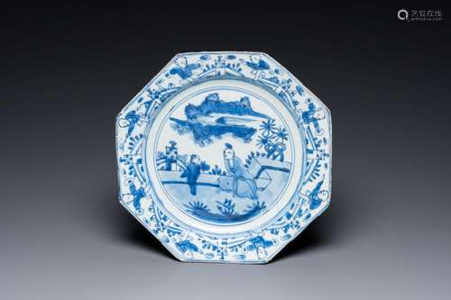 A Chinese blue and white octagonal dish, Transitional period