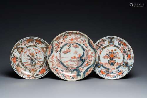 Three Japanese Imari dishes, Edo, 17/18th C.