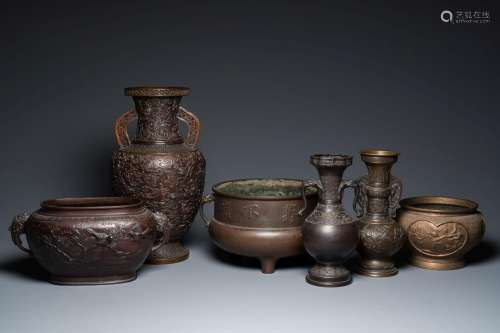 Six Japanese bronze vases and censers, Edo/Meiji, 18/19th C.