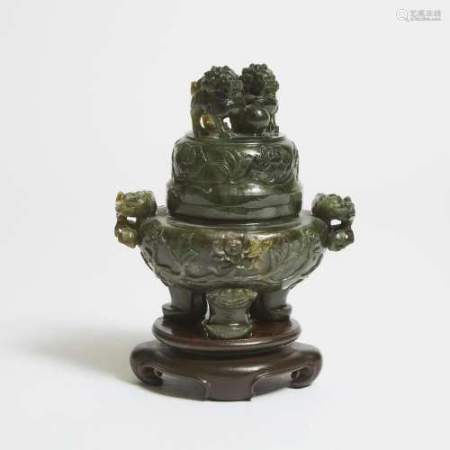A Spinach Jade 'Twin-Lions' Tripod Censer and Cover, 19th/20...