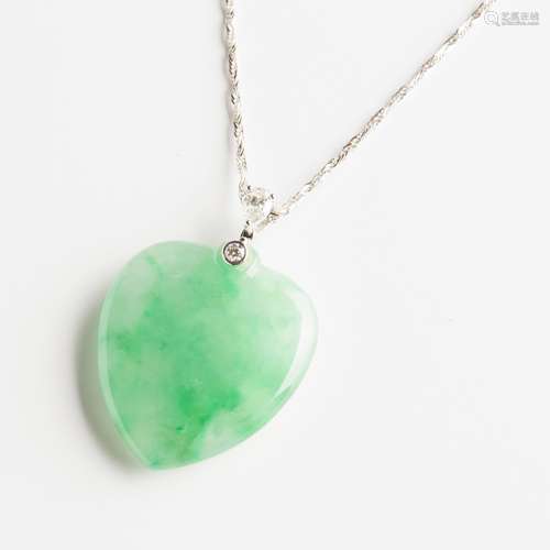 A Jadeite and Diamond Pendant Necklace, 18白金镶0.45克拉钻翡...