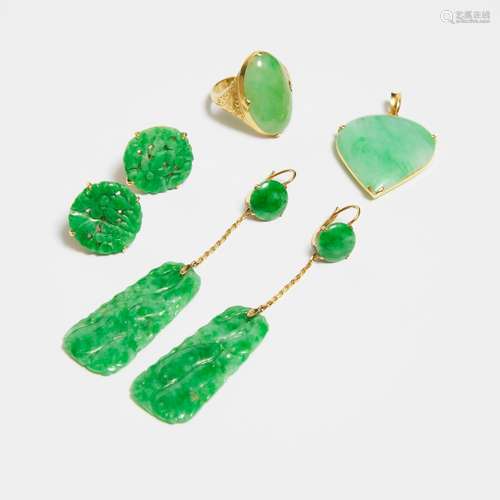 Six Pieces of Gold-Mounted Jadeite Jewellery, 20th Century, ...