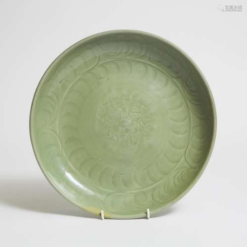 A Longquan Celadon 'Lotus' Charger, Ming Dynasty (1368-1644)...