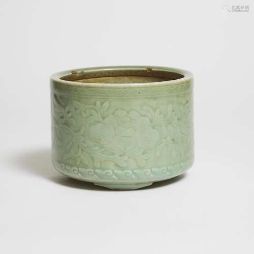 A Celadon-Glazed Tripod Censer, 19th Century, 清 十九世纪 青...