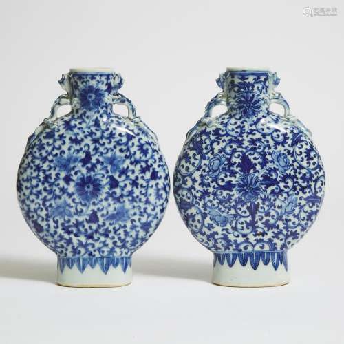 A Pair of Blue and White 'Lotus' Moonflasks, 19th Century, 清...