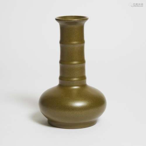 A Teadust-Glazed Bottle Vase, 20th Century, 二十世纪 乾隆款茶...