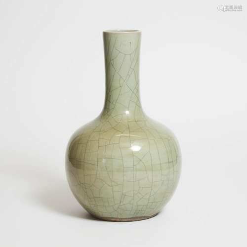 A Pale Crackle-Glazed Bottle Vase, Qing Dynasty, Late Qing D...