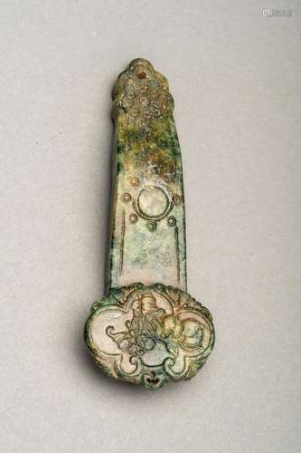 A SMALL HARDSTONE `RUYI SCEPTER´ PENDANT, c 1920s