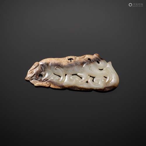 AN EXTRAORDINARY WHITE JADE ‘TIGER’ PENDANT, EASTERN ZHOU – ...