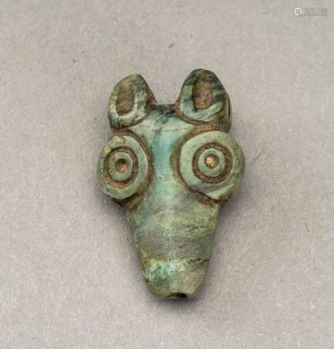 AN ORDOS STYLE ‘WOLF HEAD’ TURQUOISE PENDANT