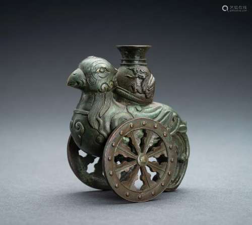 AN ARCHAISTIC BRONZE BIRD AND VASE VESSEL, QING