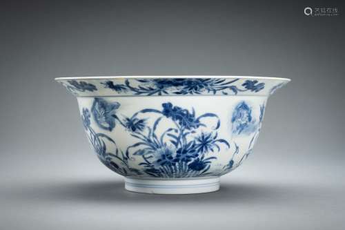 A BLUE AND WHITE PORCELAIN ‘FLOWERS AND CRANES’ BOWL, KANGXI