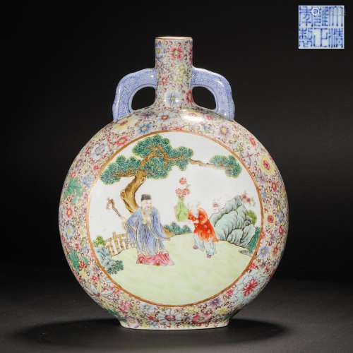 中国大清雍正时期粉彩人物纹抱月瓶