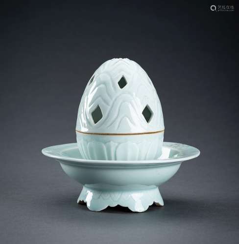 A FINE SONG STYLE QINGBAI GLAZE PORCELAIN INCENSE BURNER