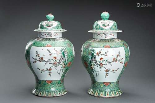 A LARGE PAIR OF FAMILLE VERTE PORCELAIN VASES WITH COVERS, 1...