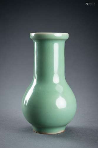 A SEA-GREEN GLAZED BOTTLE VASE