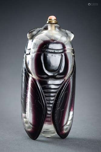 A VERY LARGE CICADA-FORM OVERLAY GLASS SNUFF BOTTLE