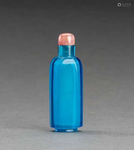 A BLUE GLASS SNUFF BOTTLE, LATE QING DYNASTY