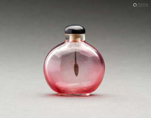 A TRANSPARENT PINK GLASS SNUFF BOTTLE, LATE QING DYNASTY