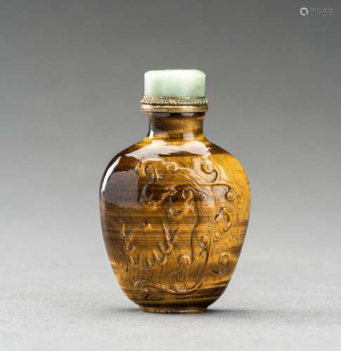 A TIGER’S EYE ‘CHILONG’ SNUFF BOTTLE