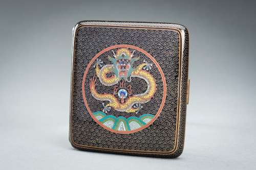 A CLOISONNÉ ENAMEL ‘DRAGON’ CIGARETTE BOX, c. 1920s