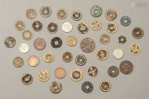 A LOT WITH 42 OLD CHINESE CAST COINS