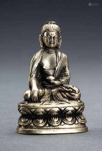 A MINIATURE BRONZE BUDDHA, QING DYNASTY