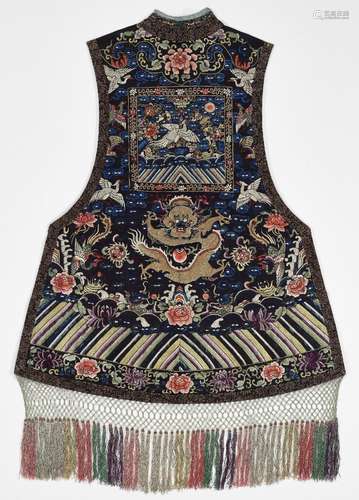 A SEMI-OFFICIAL EMBROIDERED SILK VEST AND RANK BADGE, LATE Q...