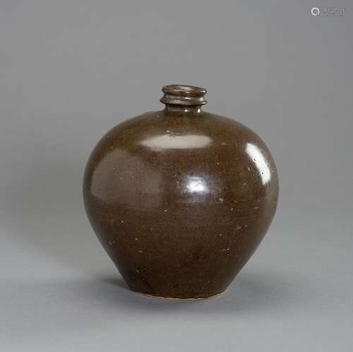 A HENAN BROWN GLAZED BOTTLE VASE