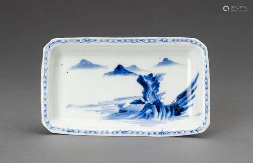 A SMALL BLUE AND WHITE ‘MOUNTAIN AND RIVER’ PORCELAIN TRAY, ...