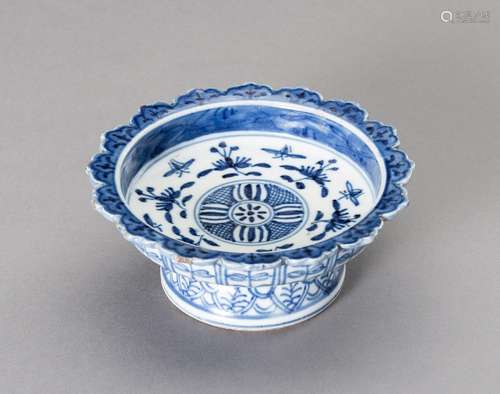 A BLUE AND WHITE PORCELAIN TAZZA, QING