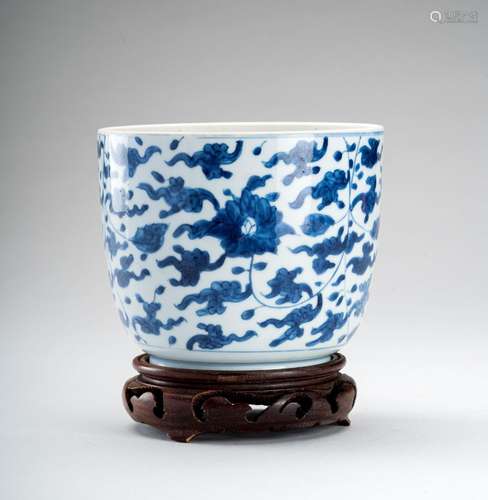 A BLUE AND WHITE PORCELAIN JARDINIERE